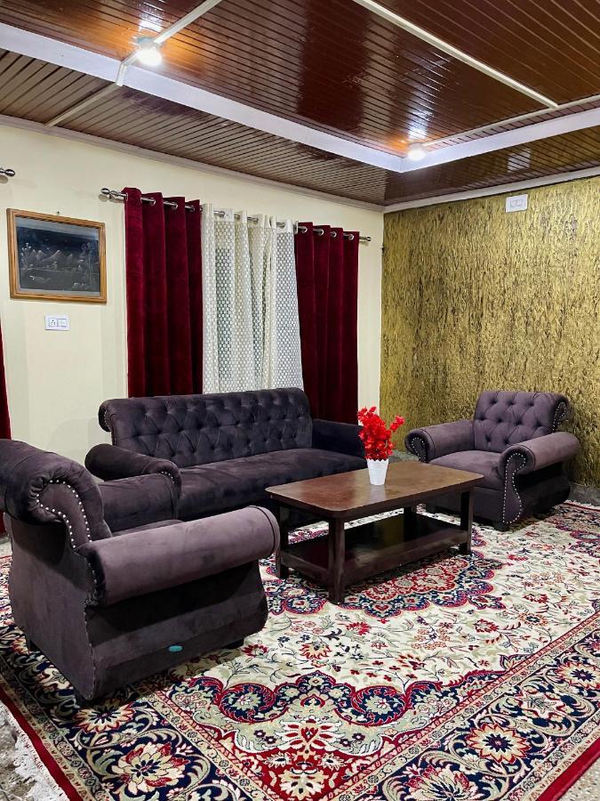 The Khayabaan - Luxurious Home Stay Away From Home Srīnagar Exterior foto