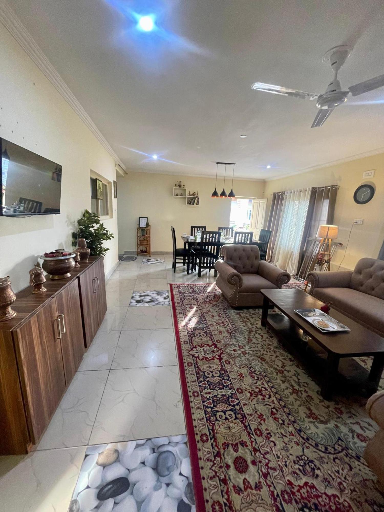 The Khayabaan - Luxurious Home Stay Away From Home Srīnagar Exterior foto