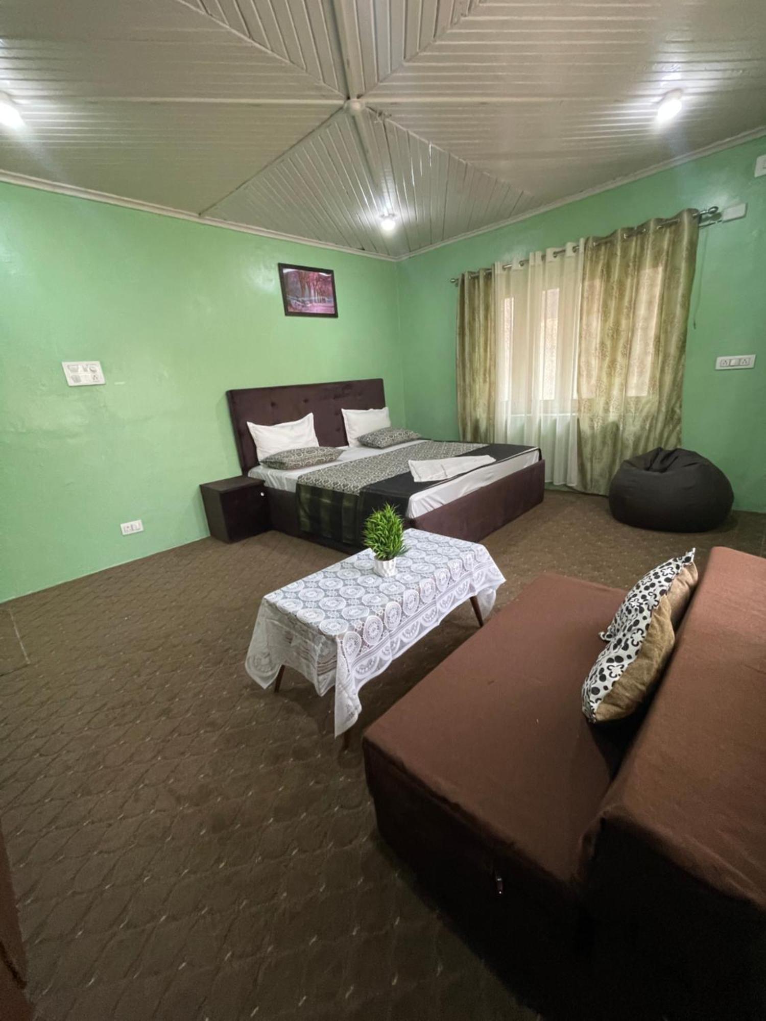 The Khayabaan - Luxurious Home Stay Away From Home Srīnagar Habitación foto