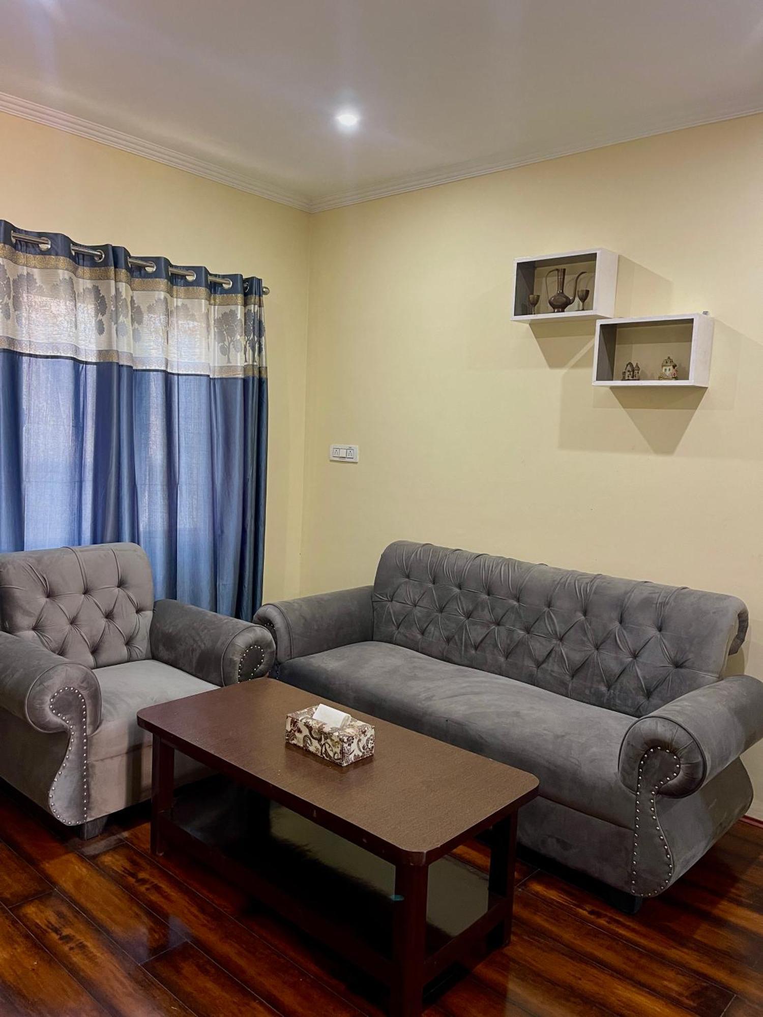 The Khayabaan - Luxurious Home Stay Away From Home Srīnagar Habitación foto